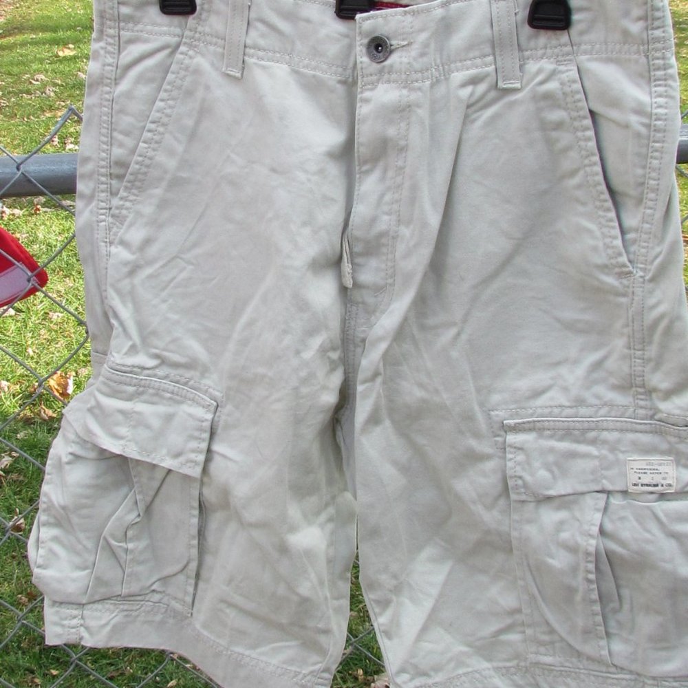 Levi Cargo Shorts 32W New with Tags NWT